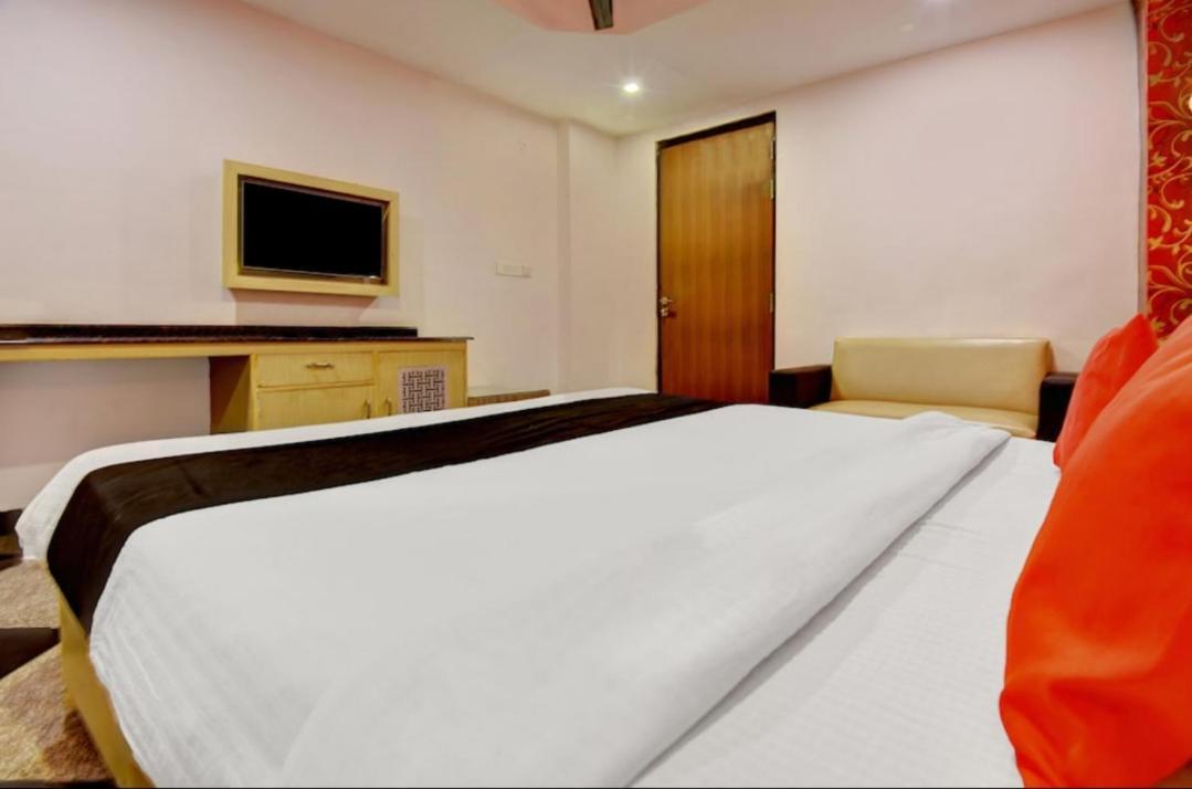 Отель Citi Club Канпур Экстерьер фото